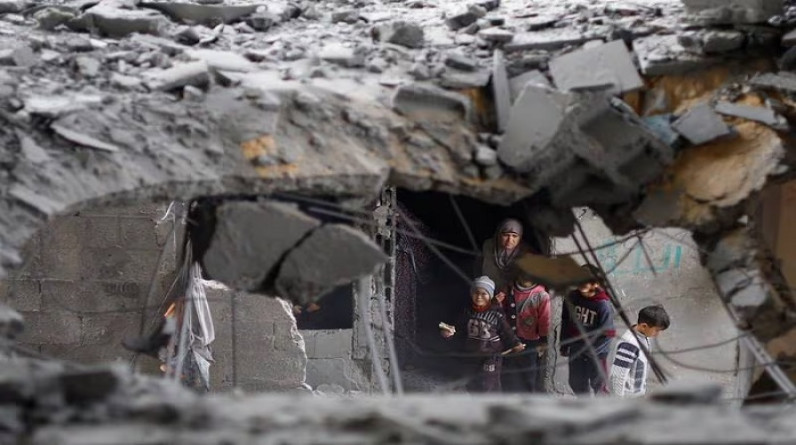 اليوم الـ115 لإبادة غزة: أوامر تهجير جديدة للسكان.. واستمرار المجازر في القطاع